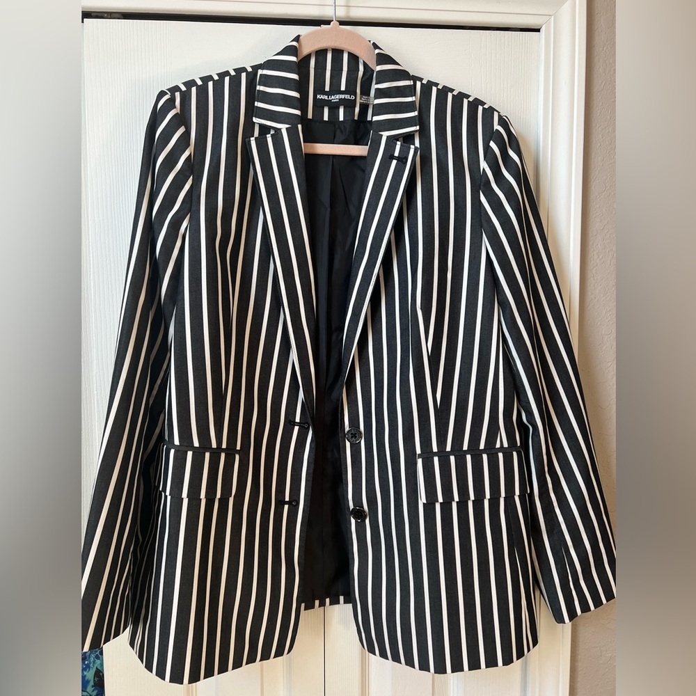 Karl Lagerfeld blazer size 14.